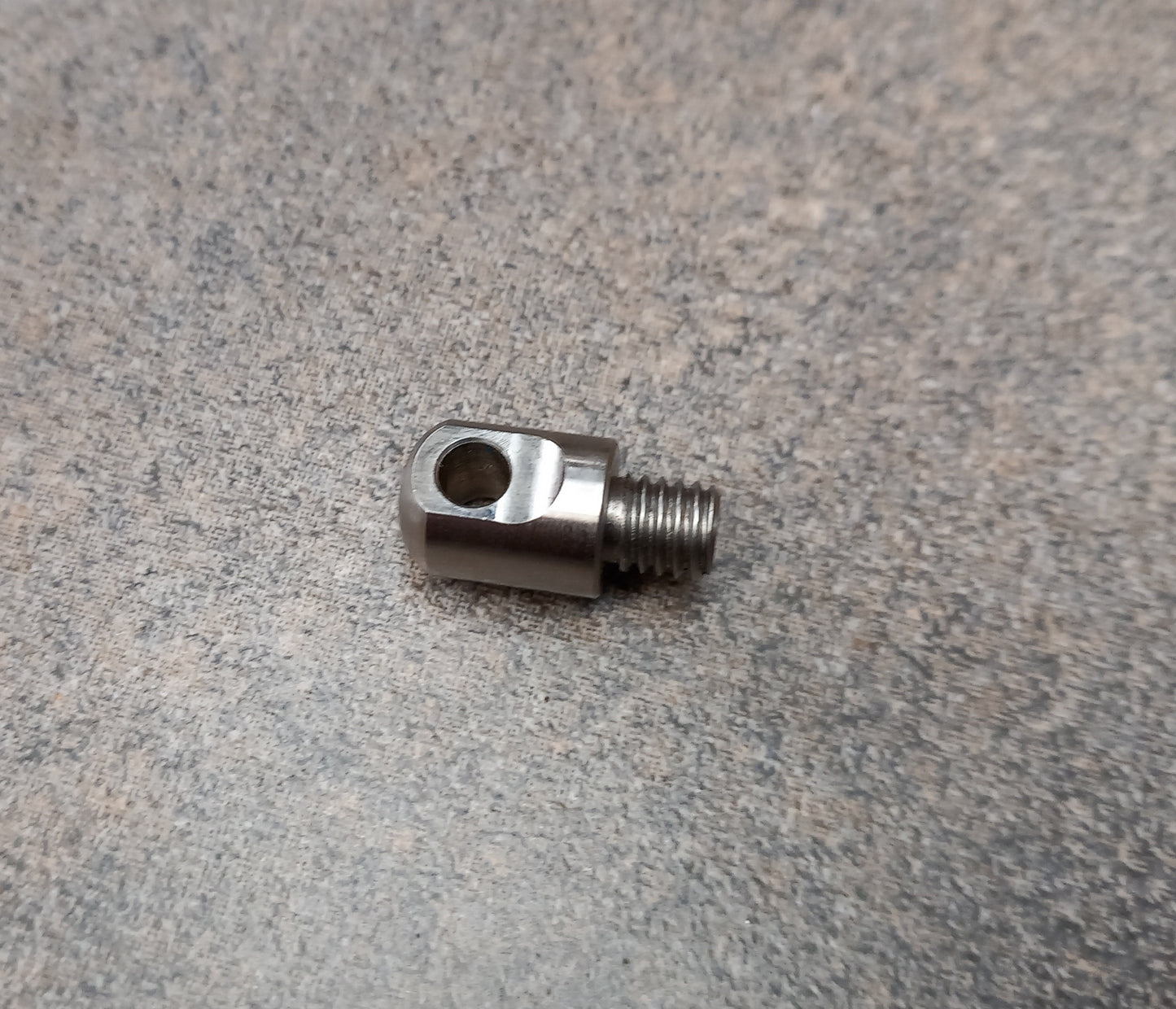 STAINLESS SLING SWIVEL STUD SHORT